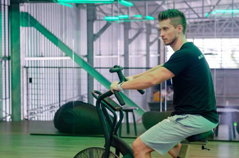 salle de gym vélo stationnaire